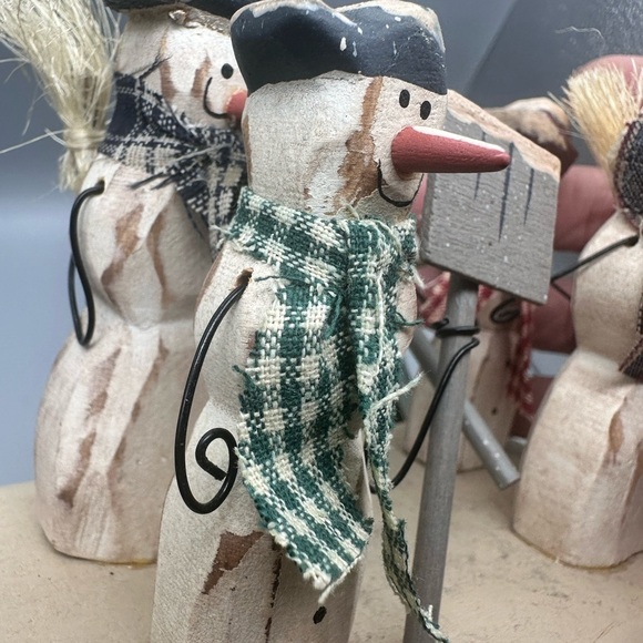 Frosty Snow Removal wooden Handpainted truck with snow people - Picture 7 of 11